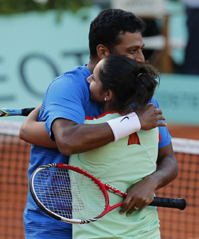 Sania hugs boopathi